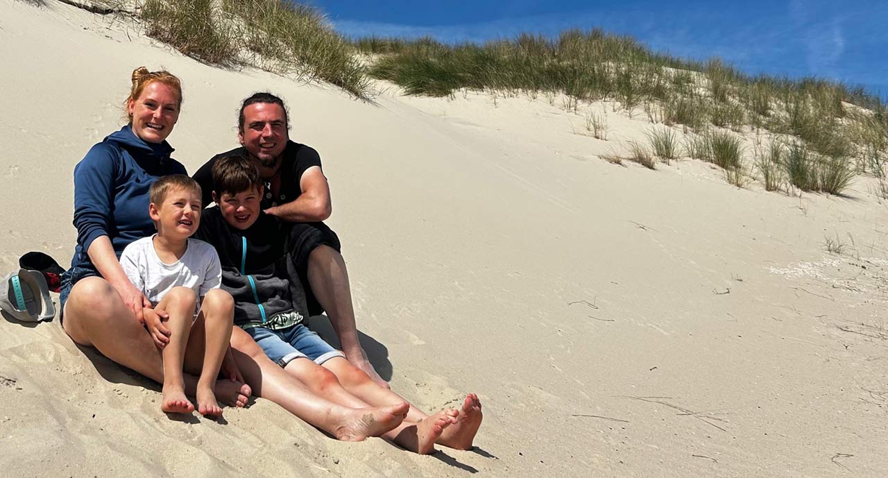 Moin und herzlich willkommen, ich bin Jacqui. Seit 2018 Ihre Gastgeberin im Haus Meeresgruss und im angrenzenden Café Tan´t Dora. Unterstützt von meinem Partner und unserem Team sorge ich mit viel Herzblut dafür, dass Ihre Auszeit auf Baltrum unvergesslich wird ...
